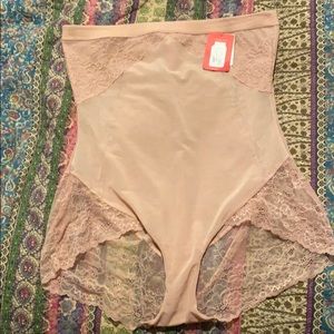 SPANX Spotlight on lace HW Brief size 2X